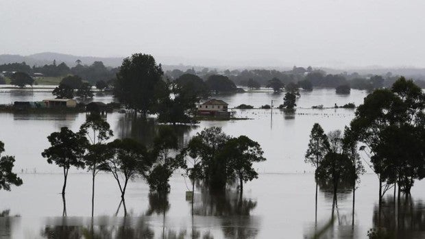 Miles de evacuados por las inundaciones en Nueva Gales del Sur por un temporal histórico en Australia