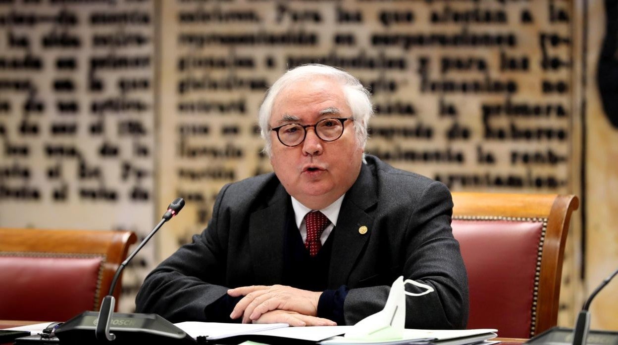 El Ministro de Universidades, Manuel Castells, comparece ente la comisión de Ciencia, Innovación y Universidades, este jueves, en el Senado