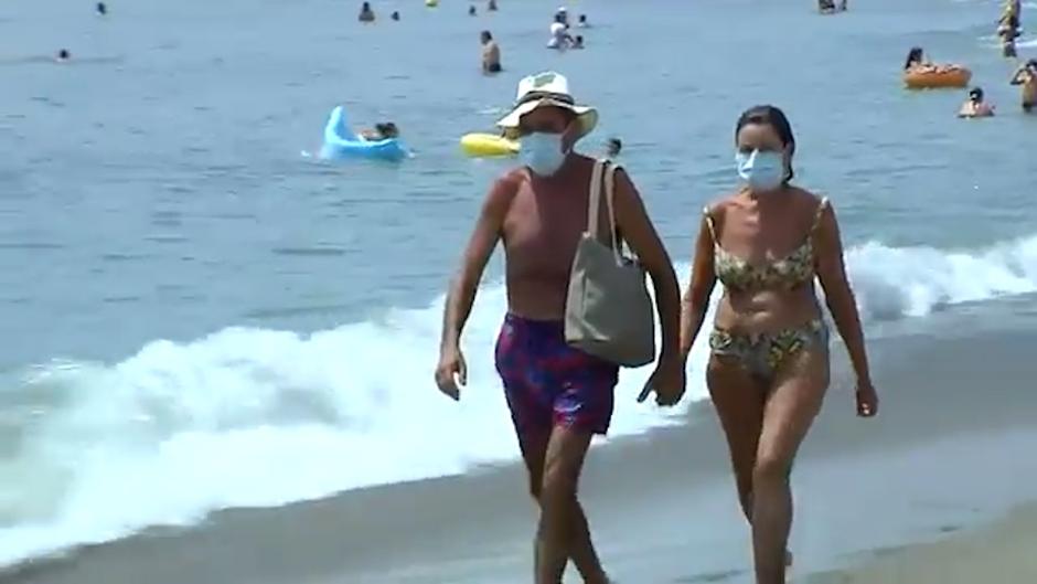 Sanidad rectifica: no será necesario utilizar mascarillas en playas, piscinas o en el campo