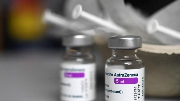 La Comisión de Sanidad de Pública aprueba vacunar con AstraZeneca hasta los 69 años