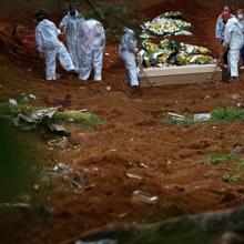 Vila Formosa, la imagen de la muerte por Covid en Brasil