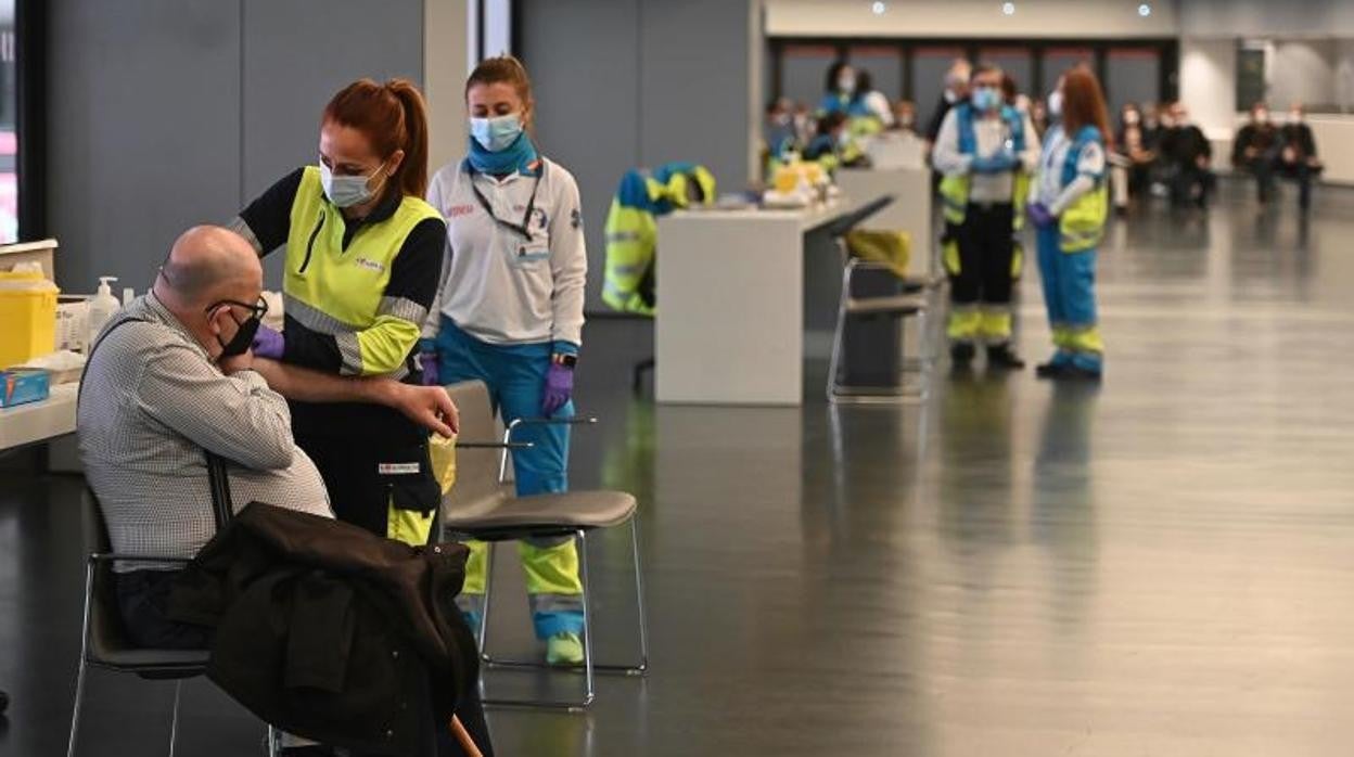 Vacunación de mayores de 60 años con AstraZeneca en Madrid