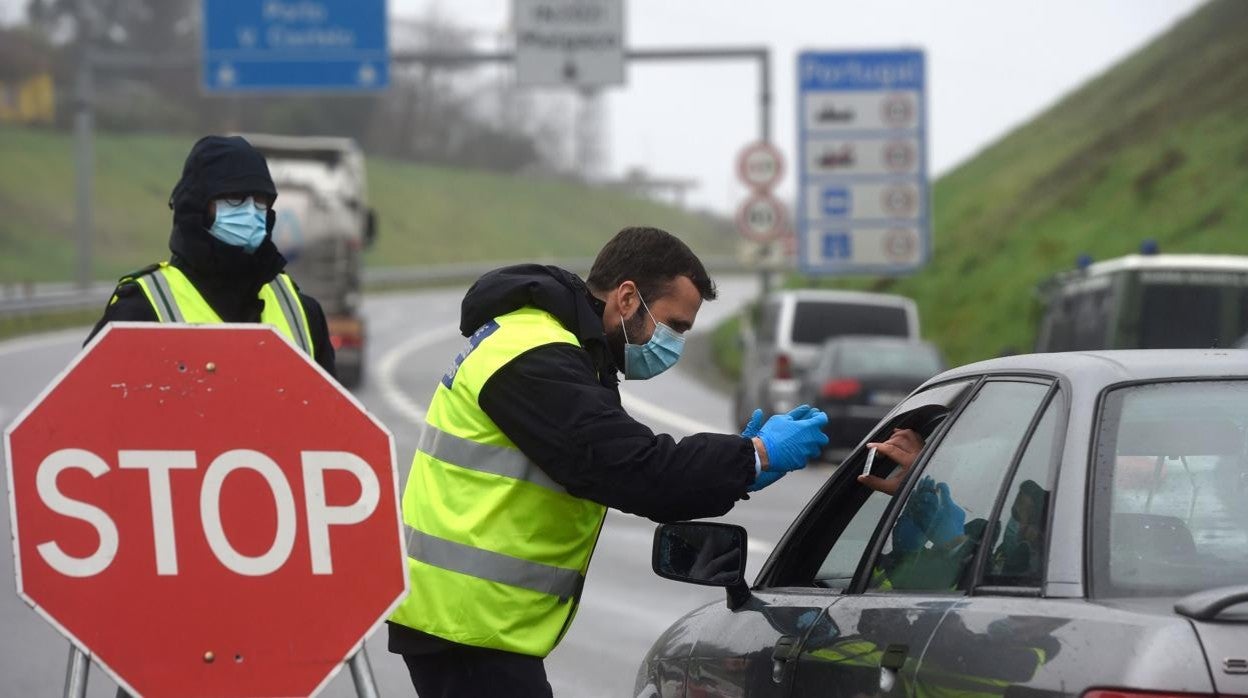La frontera entre Tui (Pontevedra) y Valença do Minho (Portugal) permanece cerrada, salvo para los trabajadores transfronterizos