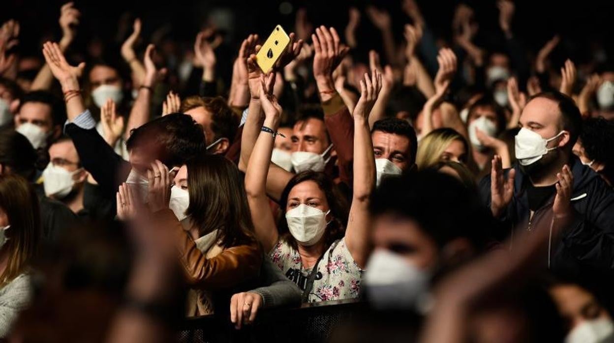 Concierto multitudinario de Love of Lesbian en el Palau Sant Jordi ante 5.000 personas en marzo de 2021