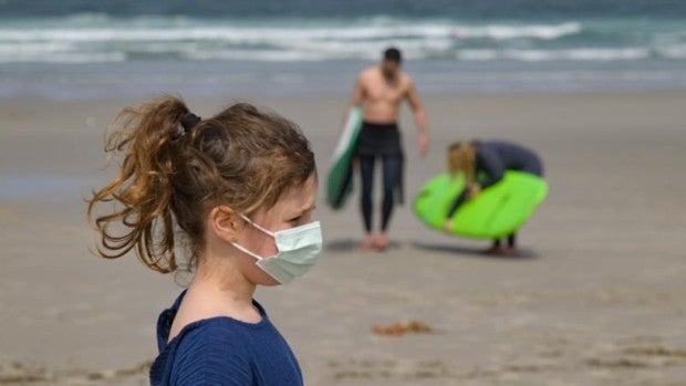 La OCU pide a las autoridades que no sea obligatorio el uso constante de la mascarilla al aire libre