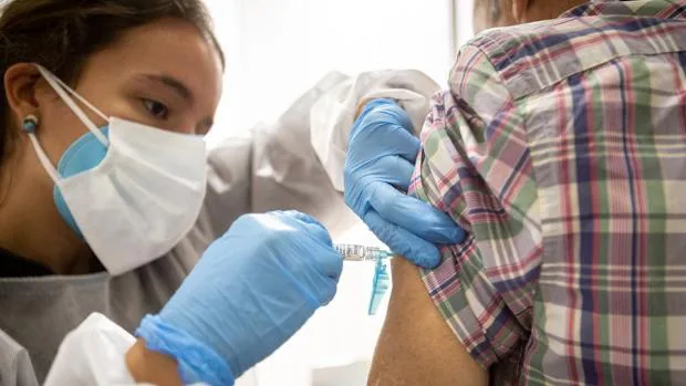 ¿Cuántas vacunas de coronavirus llegan esta semana a España?