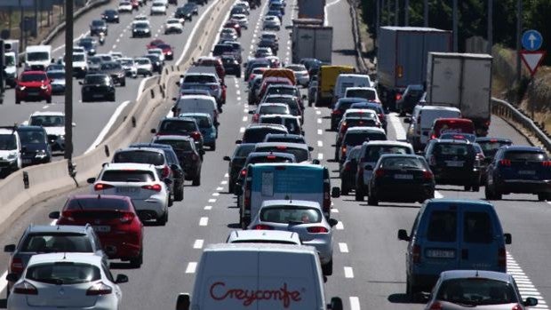 Retenciones en carreteras de nueve provincias en el primer fin de semana sin estado de alarma