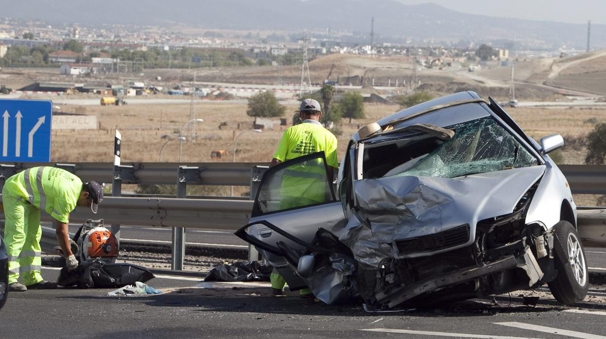 Coche accidentado en la A-4