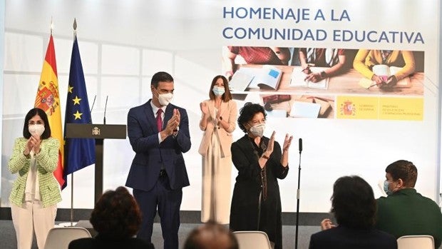 Sánchez prevé vacunar a los alumnos de ESO y Bachillerato dos semanas antes de iniciar el curso