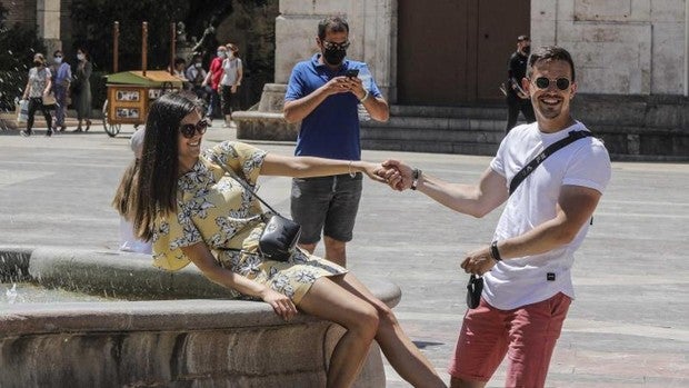 La mascarilla no será obligatoria en exteriores siempre que haya una distancia de metro y medio