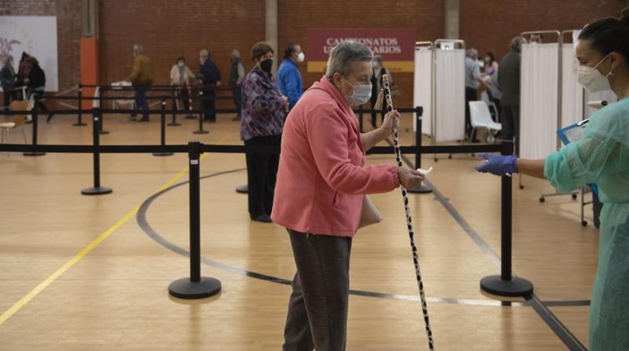 Las comunidades rechazan inocular Pfizer a los mayores de 60 que ya tuvieran AstraZeneca