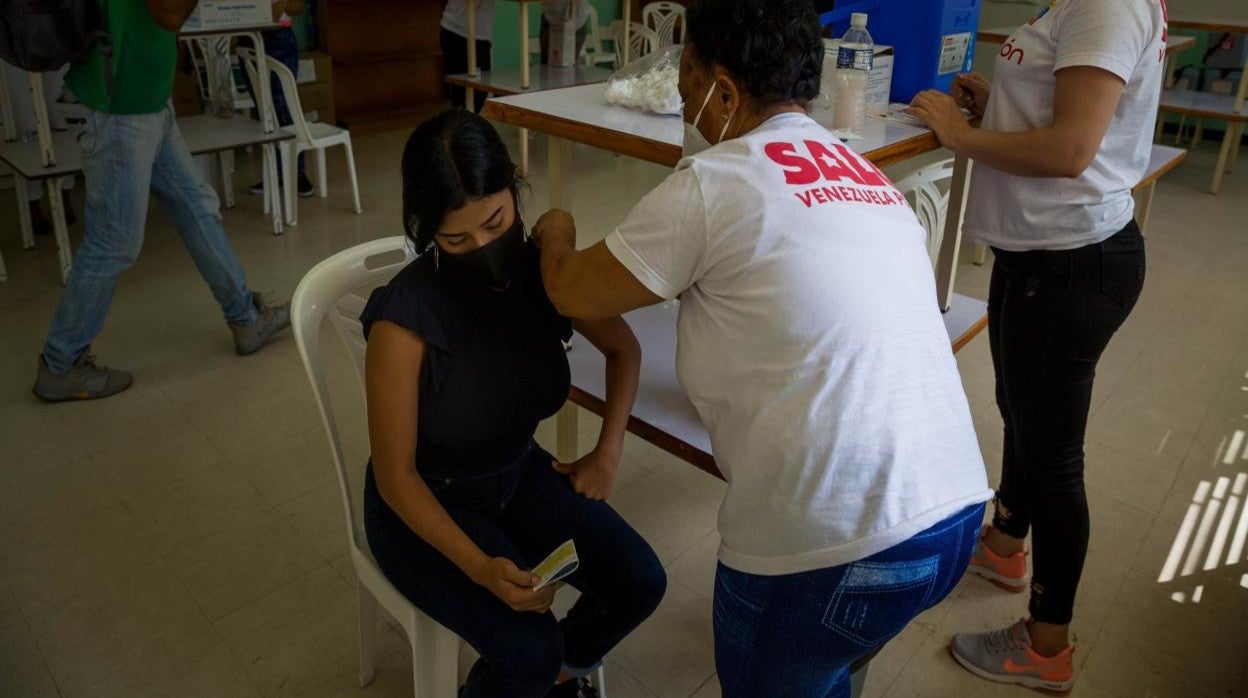 Vacunación en Caracas con el fármaco cubano Abdala