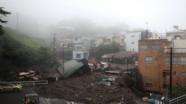 Al menos dos muertos y una decena de desaparecidos tras un deslizamiento de tierra en Japón