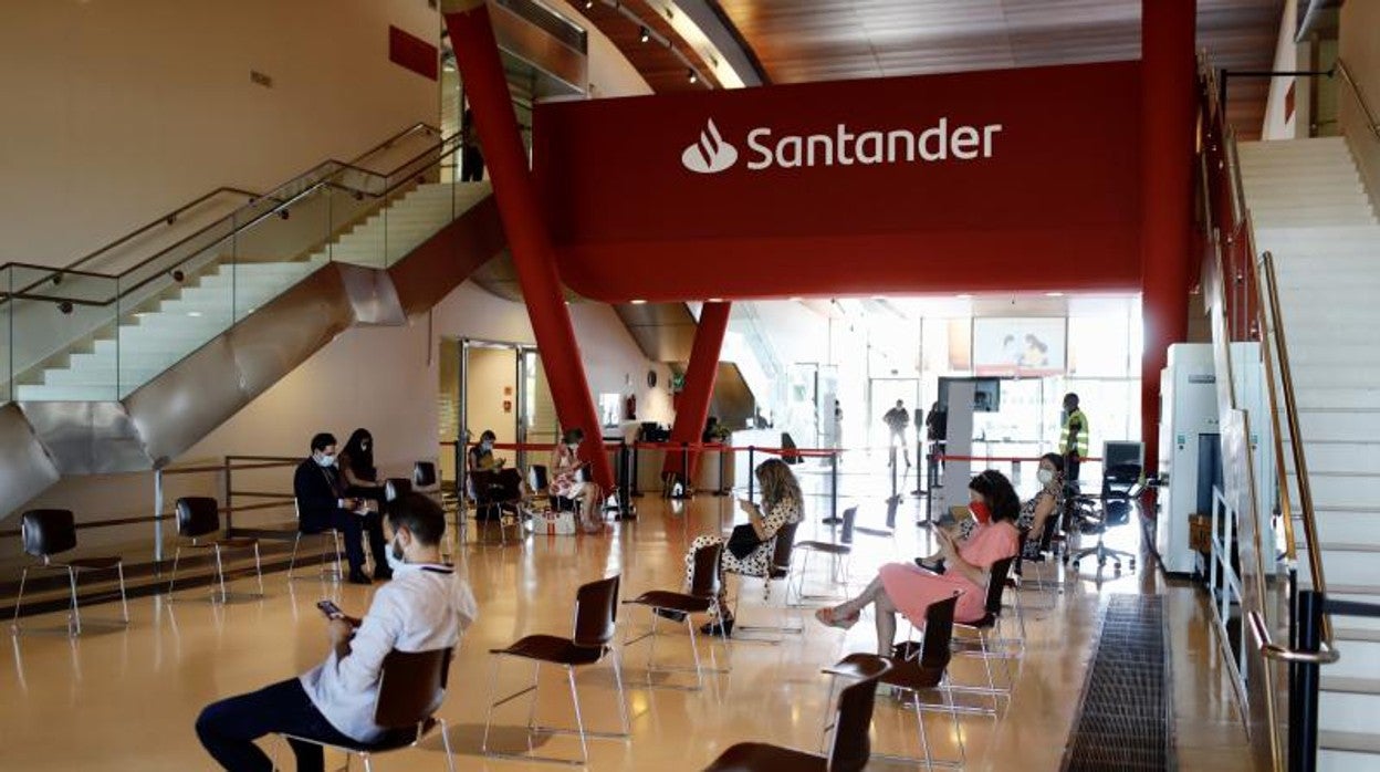 La vacunación ha comenzado este lunes en la Ciudad Financiera del Grupo Santander en Boadilla del Monte