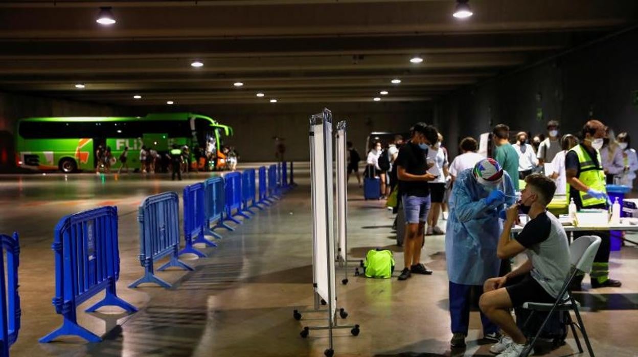 Cribado en Navarra a los jóvenes que viajaron a Salou