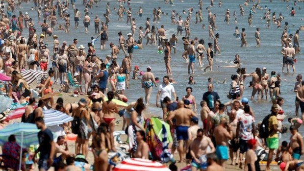 Así serán los dos días de calor extremo: más de 44 grados por el día y noches tropicales