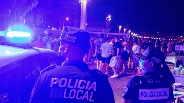 La Policía levanta 93 actas en Palma la noche que comienza el toque de queda en las islas