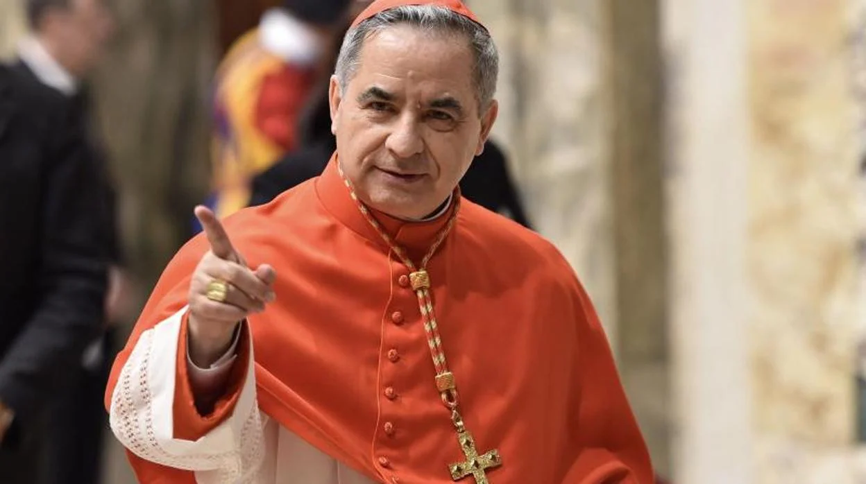 El cardenal Angelo Becciu, en el juicio: «Vengo para obedecer al Papa. Soy inocente»
