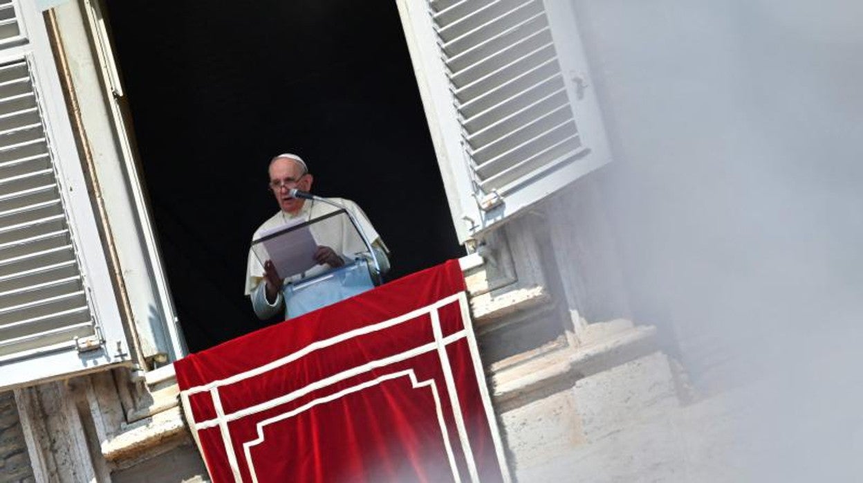 El Papa Francisco este domingo en la plaza de San Pedro