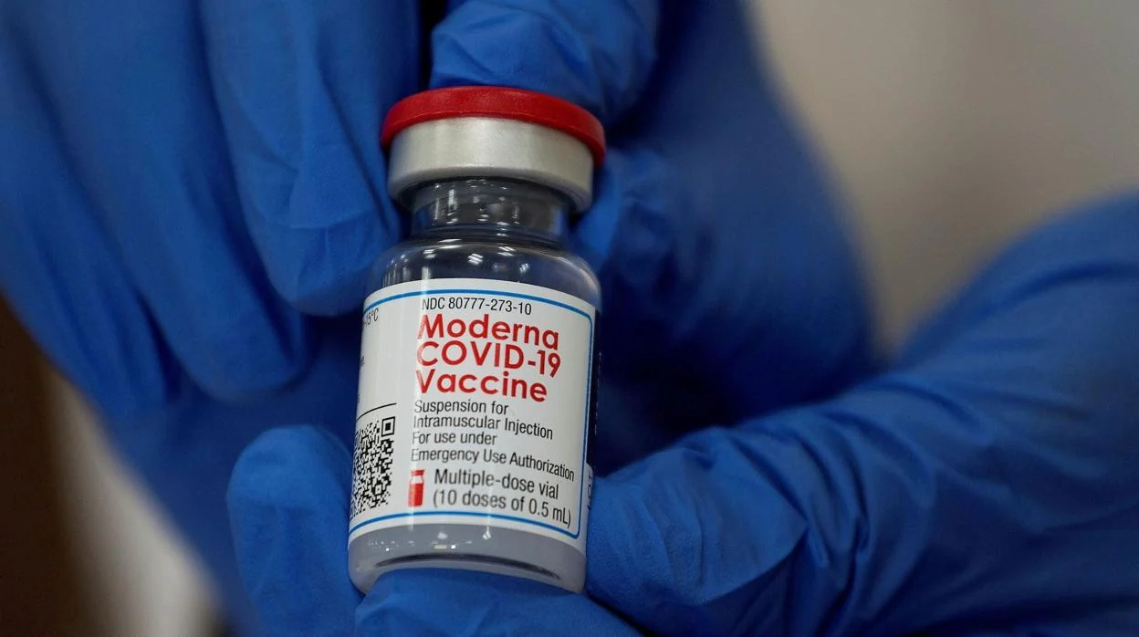 Vial de la vacuna de Moderna
