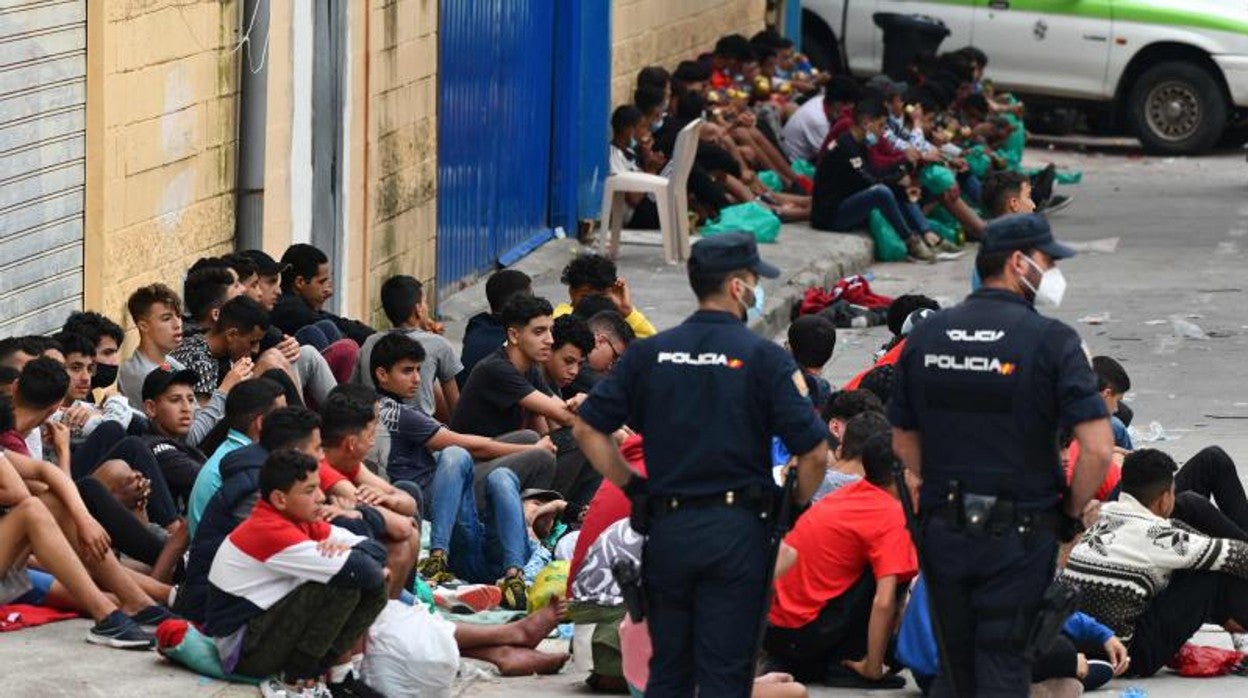 Algunos de los inmigrantes llegados en mayo a Ceuta