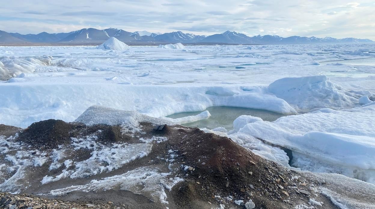 Isla frente a la costa de Groenlandia, descubierta durante la Expedición Leister, punto de tierra más septentrional del mundo