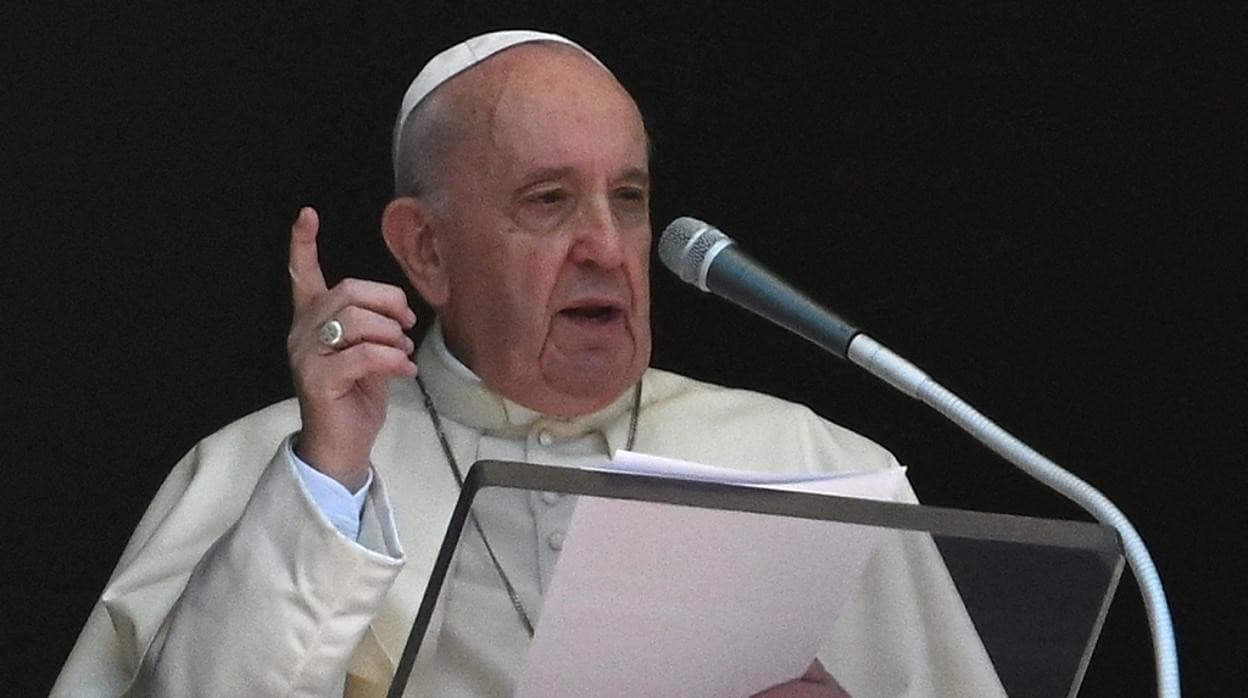 El Papa Francisco durante el rezo del Ángelus este domingo