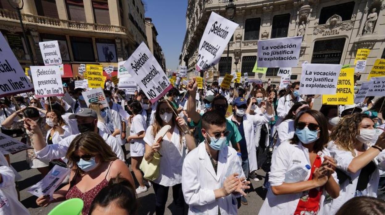 Manifestación de los residentes en junio contra el modelo de elección de plaza impuesto por Sanidad