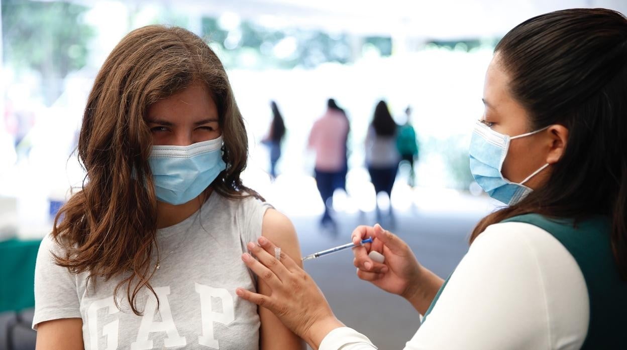 Siete de cada diez mujeres dicen haber presentado cambios en la regla tras la vacunación