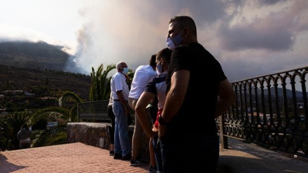 Cenizas, dióxido de azufre y otros gases tóxicos que libera el volcán de La Palma