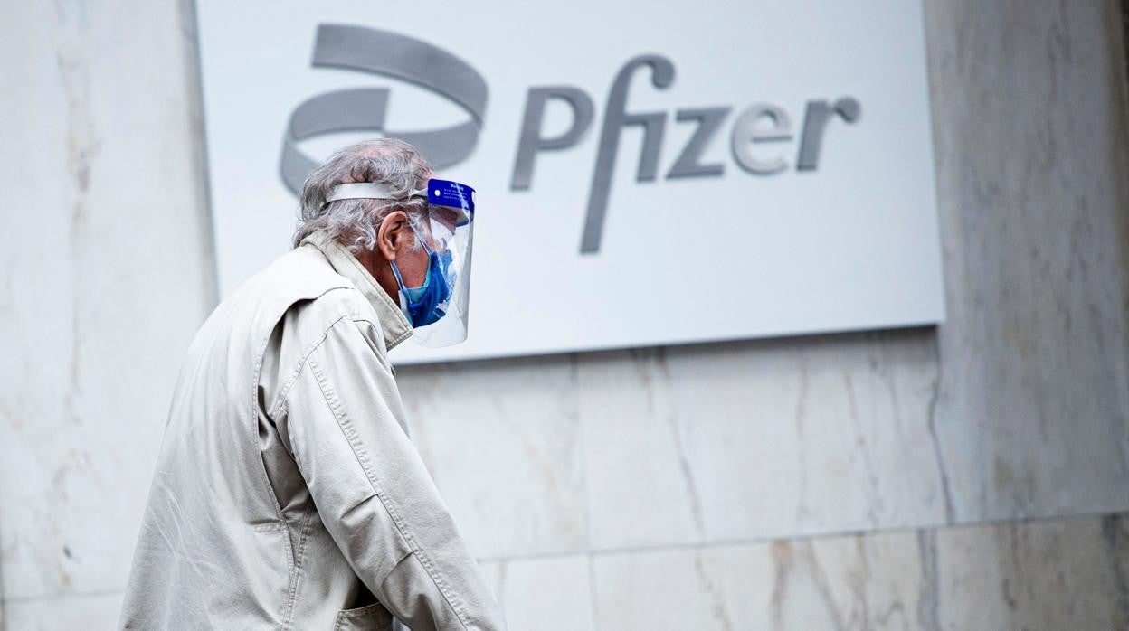 EE.UU. autoriza tercera dosis de Pfizer para personas mayores y de alto riesgo