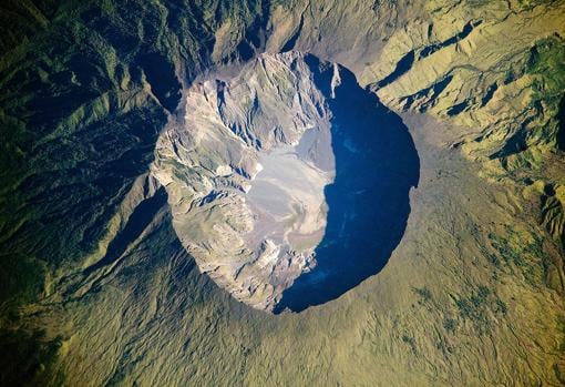 Caldera del volcán Tambora, en Indonesia