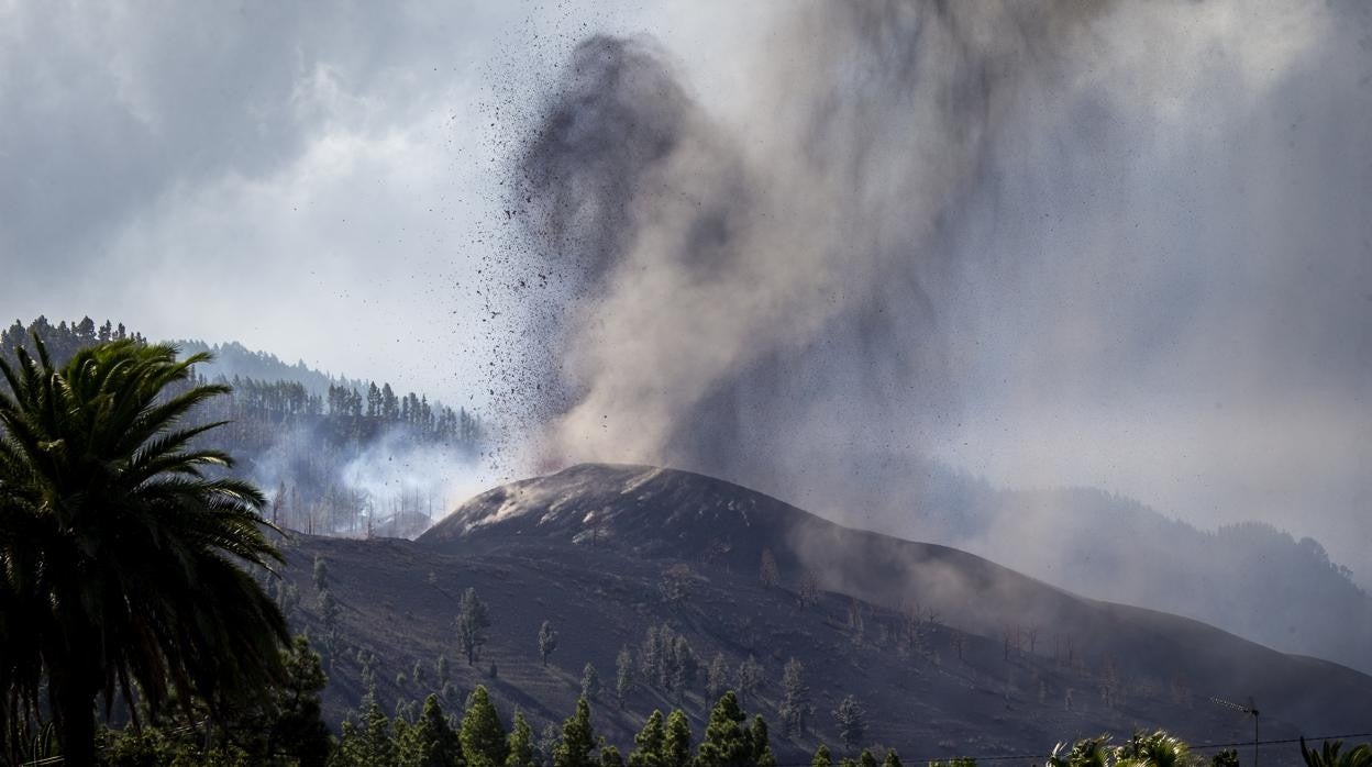 Volcán de Cumbre Vieja de La Palma en erupción