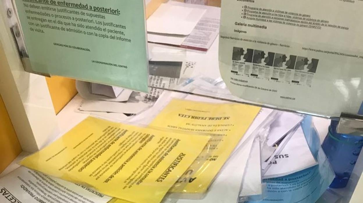 Carteles en español retirados de un hospital en Baleares