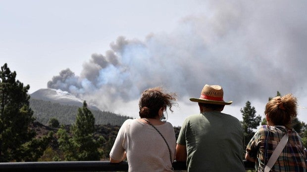 El volcán abre una nueva boca y deja sin agua a 3.000 palmeros