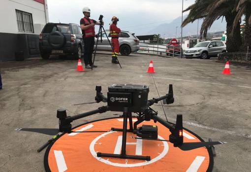 Uno de los drones de 9 kg de peso que se acerca a la erupción y puede cartografiar superficies, áreas y volúmenes