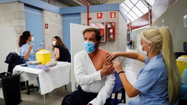 Texas prohíbe que las entidades estatales implementen la vacunación obligatoria