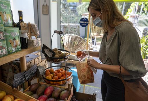 En la tienda, productos de proximidad, ecológicos y a granel para no utilizar plásticos