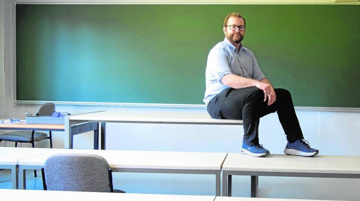 El profesor González-Prieto, en su aula de la Facultad de Matemáticas de la Universidad Complutense de Madrid