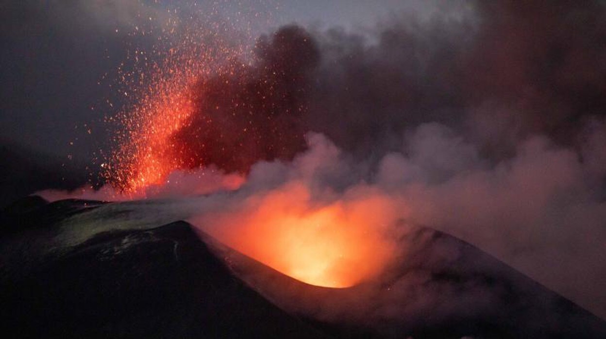 El volcán de La Palma estabiliza su actividad sísmica