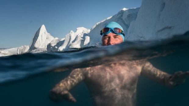 El hombre que nada entre icebergs: «El agua ya no está a 3 grados, sino a 10»