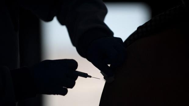 Austria confina a los no vacunados: «Tenemos una tasa de vacunación vergonzosamente baja»