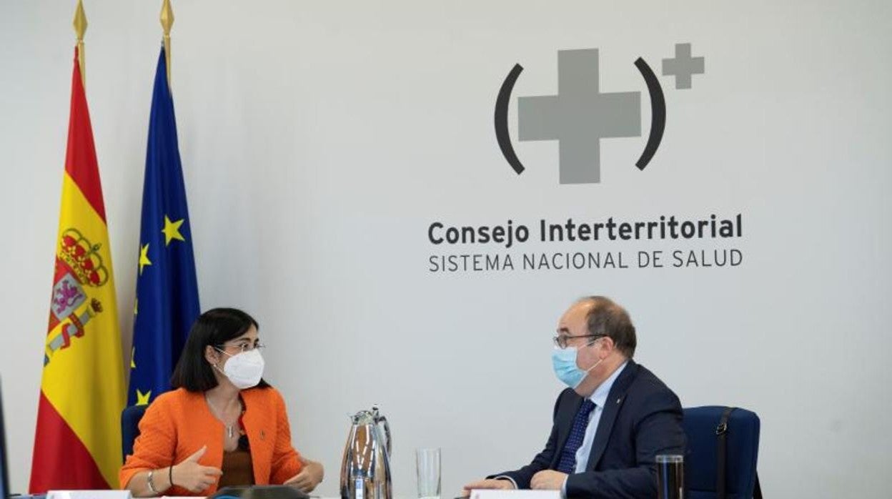 La ministra de Sanidad, Carolina Darias, y el ministro de Política Terroritorial, Miquel Iceta, durante la reunión del Consejo Interterritorial del Sistema Nacional de Salud