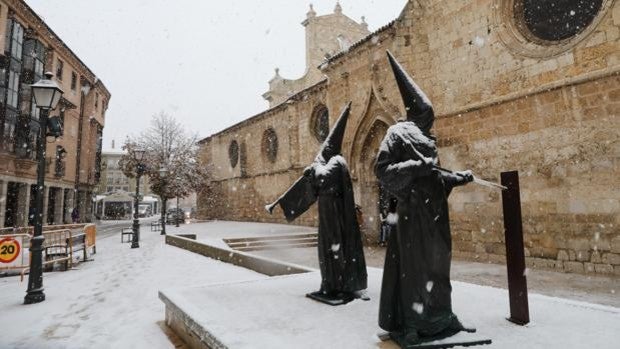 La nieve y las lluvias cortan carreteras en media España