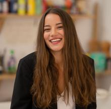 Sara García abrió una línea de cosmética para donar a la lucha contra el maltrato