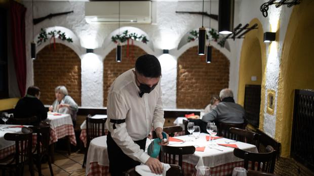 La llegada de Ómicron amenaza las navidades de la recuperación