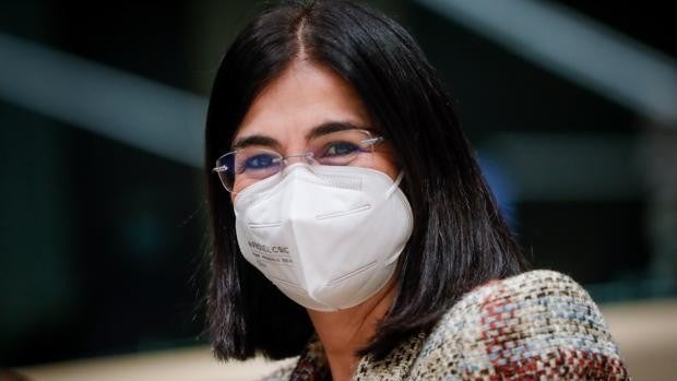 Darias apela a que la UE coordine las restricciones y no aclara si España exigirá PCR a los viajeros