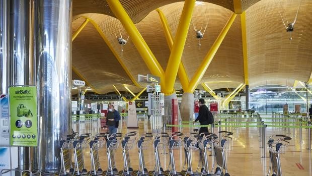 España amplía a 9 los países del sur de África cuyos viajeros deberán guardar cuarentena obligatoria a su llegada