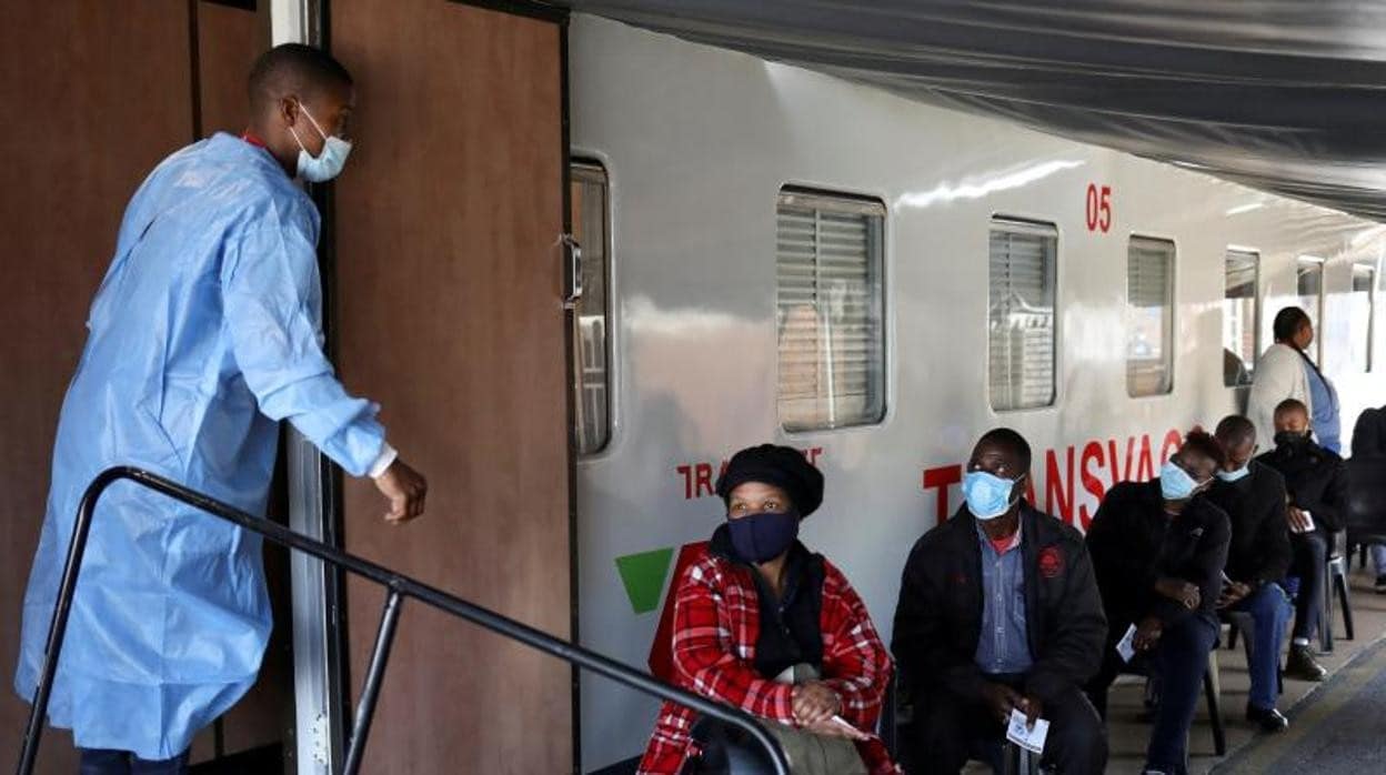Vacunación en un tren en Sudáfrica