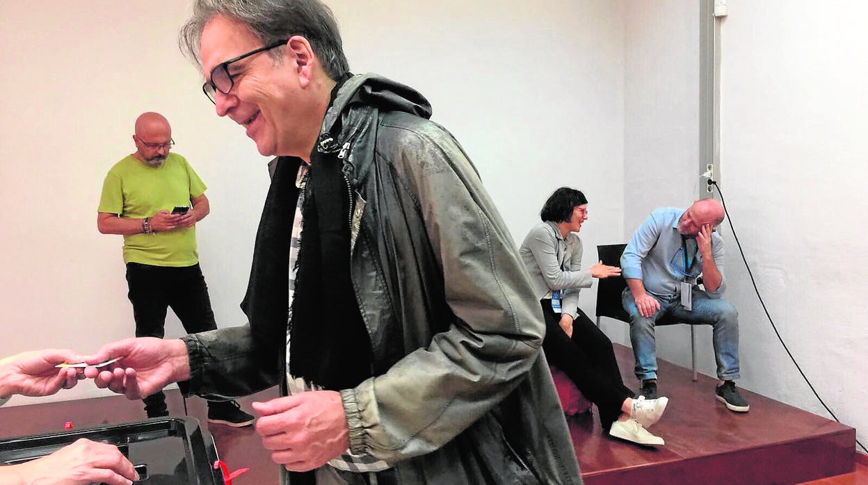 El nuevo ministro de Universidades, Joan Subirats, votando en el referéndum ilegal del 1-O